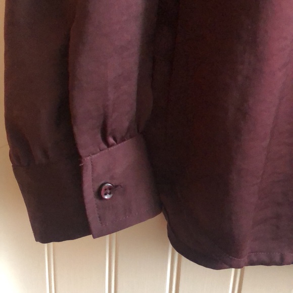 Ann Taylor Loft MP burgundy top. Long sleeves with button closure. V neck. - Picture 2 of 3